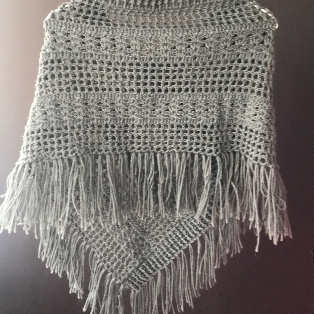 Crocheted caplet - Picture 2 of 3